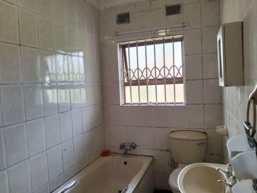 5 Bedroom Property for Sale in Southernwood Eastern Cape
